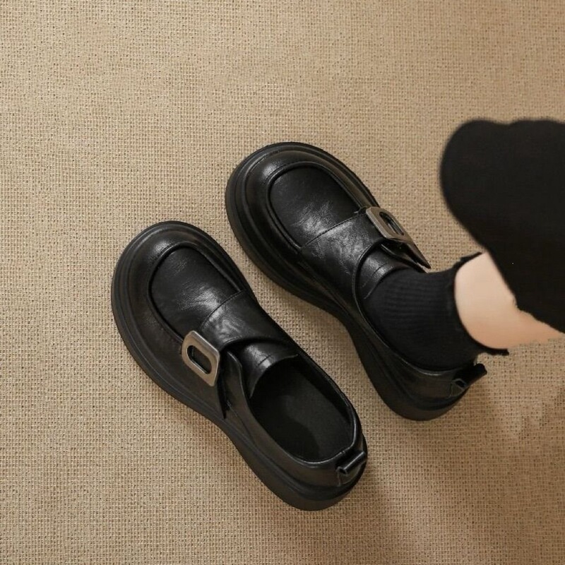 Soft leather thick-soled women's loafers, black with Velcro fasteners, slip-on shoes, British style, versatile new leather shoes Soft leather thick-soled women's loafers, black with Velcro fasteners, slip-on shoes, British style, versatile new leather shoes