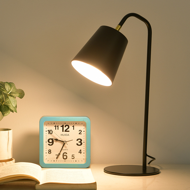 Metal Iron Art Export Office Apartments Hotels Decoration Children's Eye-Protection Study Bedrooms Desk LED Gift Desk Lamp