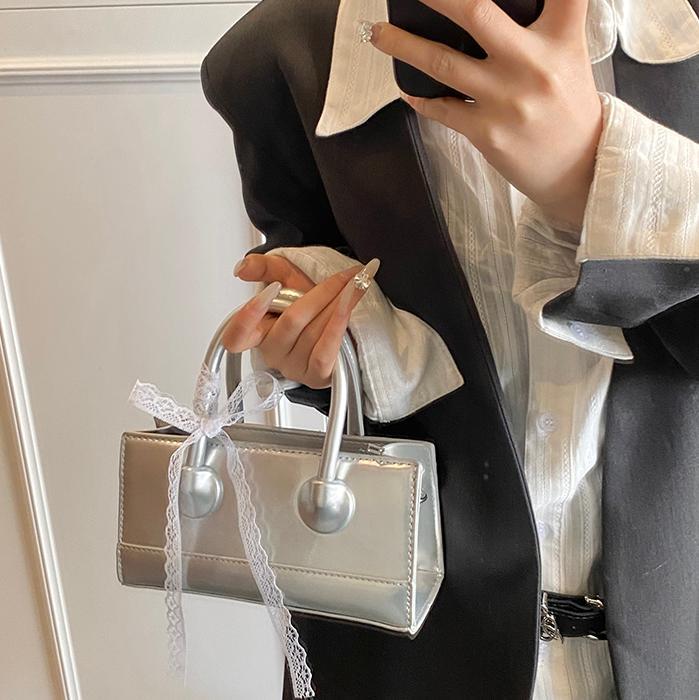 2025 verano venta caliente nuevo bolso cuadrado pequeño portátil moda todo fósforo bolso de mensajero de un solo hombro diseño de nicho bolso femenino de moda