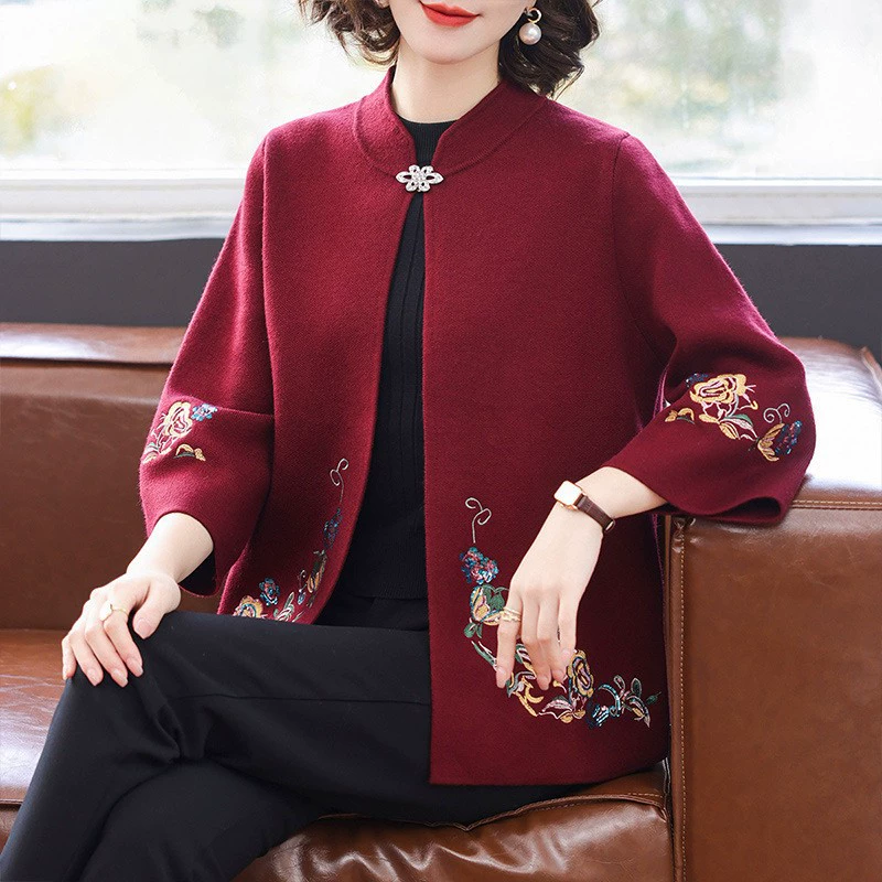 Маминский весенний вышитый Кардиган Топ для женщин среднего возраста Новогодняя одежда для женщин среднего и пожилого возраста Новогоднее благородное пальто