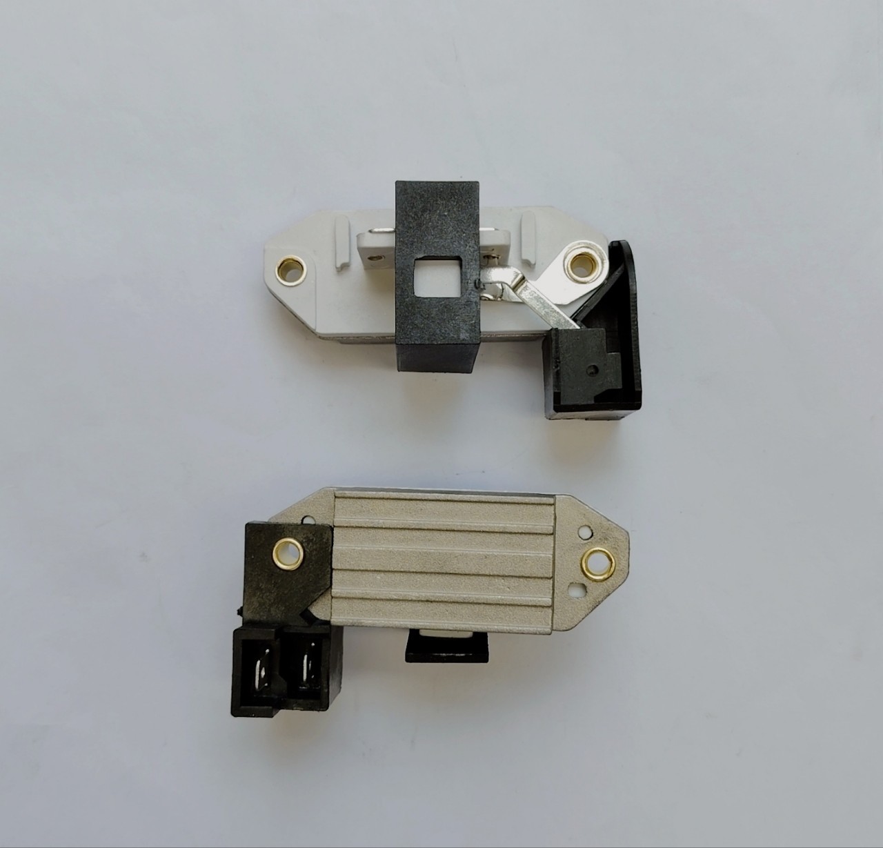 Ix110-12V/Ix111-24V Model Electronic Regulator Car Electronic Regulator