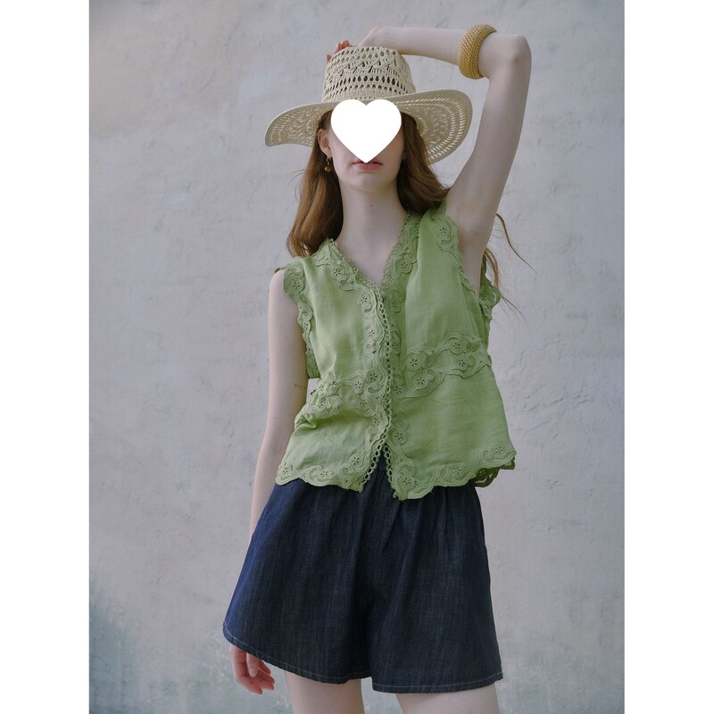 French-Style Loose Sleeveless Shirt for Women, New Summer Model with Lace Trim, Fresh and Sweet, Age-Reducing Collared Top