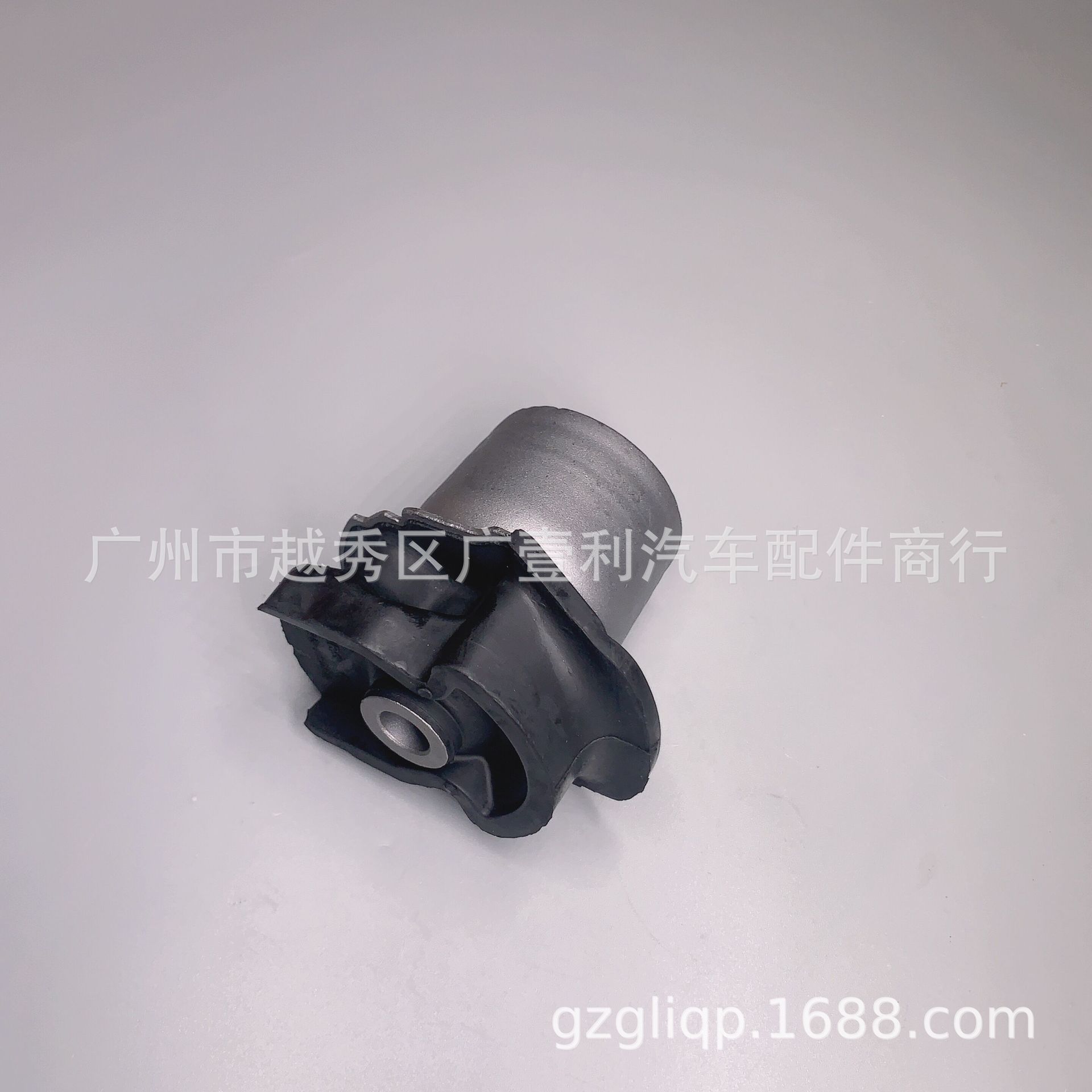 Suitable for 48725-08020 48725-28080 GGH20 NOAH VOXY rear axle rubber sleeve