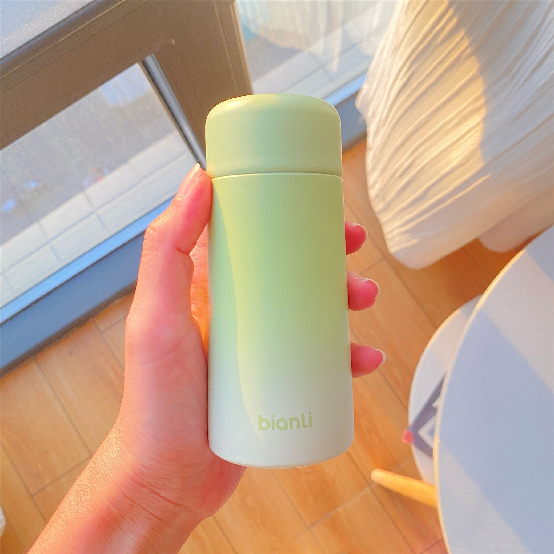 Super pequeño mini taza de vacío pequeño tamaño pequeño taza de agua portátil con colador hembra lindo Super lindo bolsillo mini taza