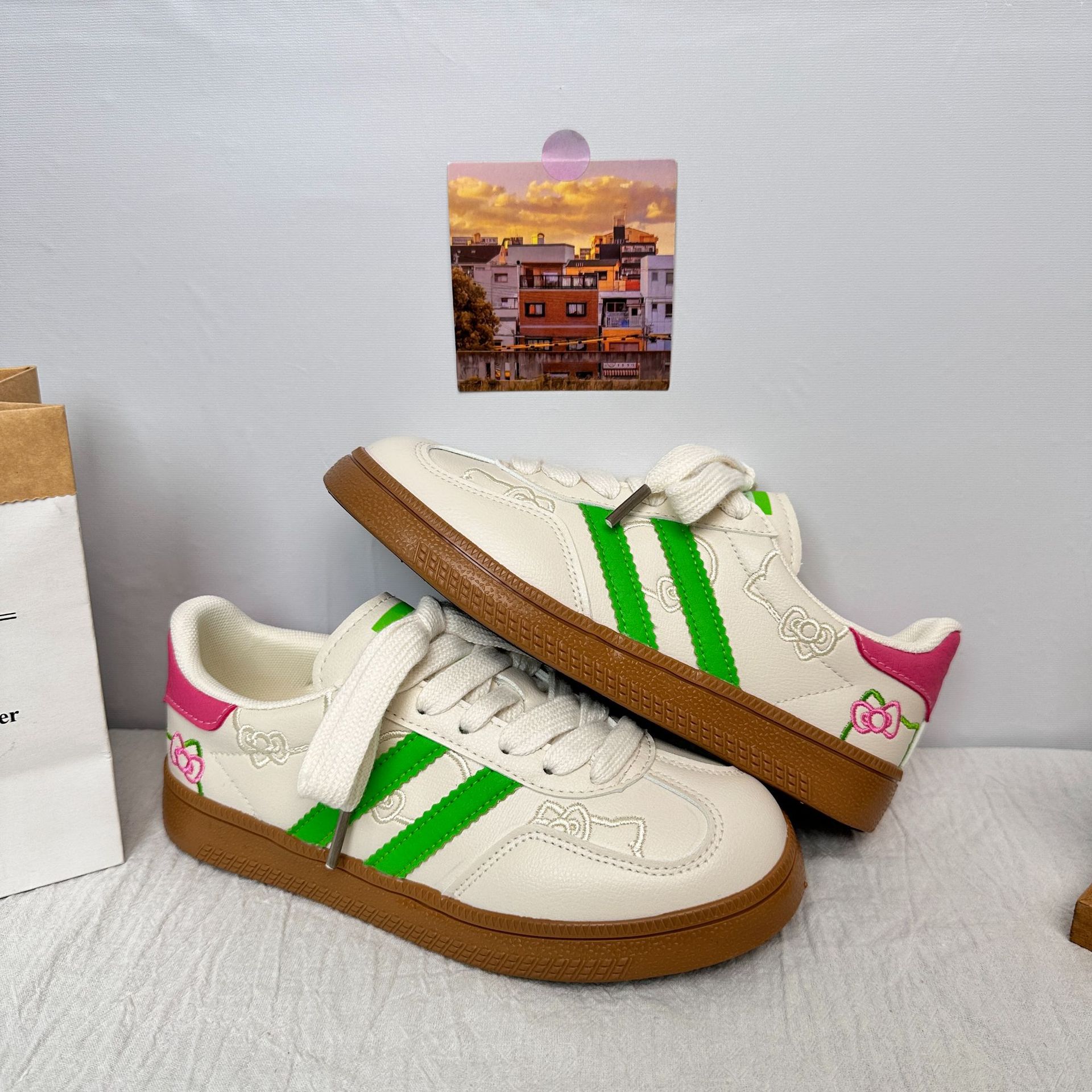 Yuanbo 2025 primavera y verano, el nicho no golpea los zapatos de entrenamiento alemanes, los nuevos zapatos blancos lindos para mujer, los zapatos casuales para mujer
