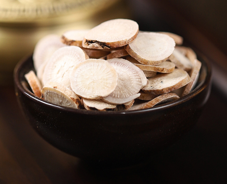 Si Bai Tang Four White Herbal Blend 150g Jar Dried TCM Decoction Herbs for Daily Tea and Soup quality and texture