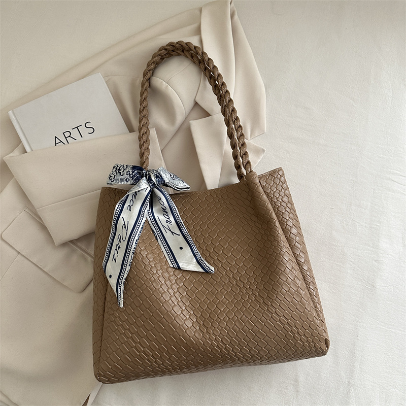 estilo coreano retro 2025 primavera y verano alta bufandas de seda bolso de hombro, bolso de viaje popular este año, bolso de brazo, bolso especial