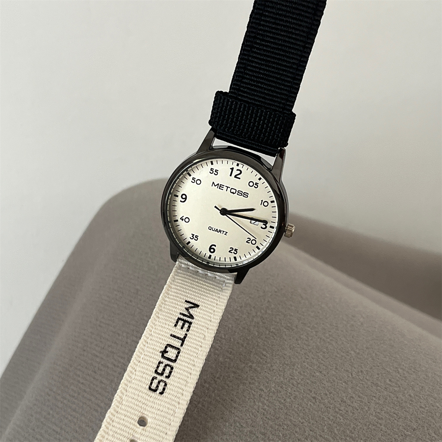 European and American Trendy Personalized Canvas Strap with Contrasting Color Design Watch for Female Students Simple and Fresh Ins with Calendar Quartz