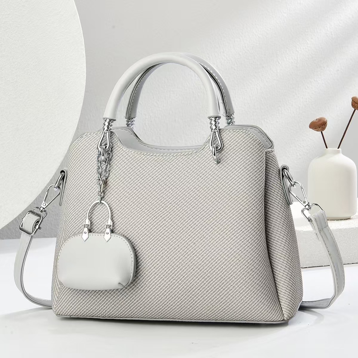 2025 bolso de mujer atmosférico de un solo hombro de moda salvaje portátil nuevo patrón tejido fabricante bolso de mujer bolso de mensajero