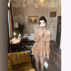 纯欲辣妹风抹胸连衣裙女夏季褶皱微透高级感气质收腰显瘦长袖短裙
