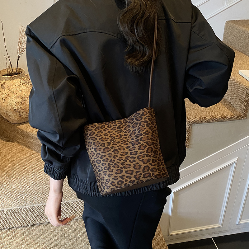 Borsa a spalla in velluto leopardato per donna borsa crossbody_voghion.com
