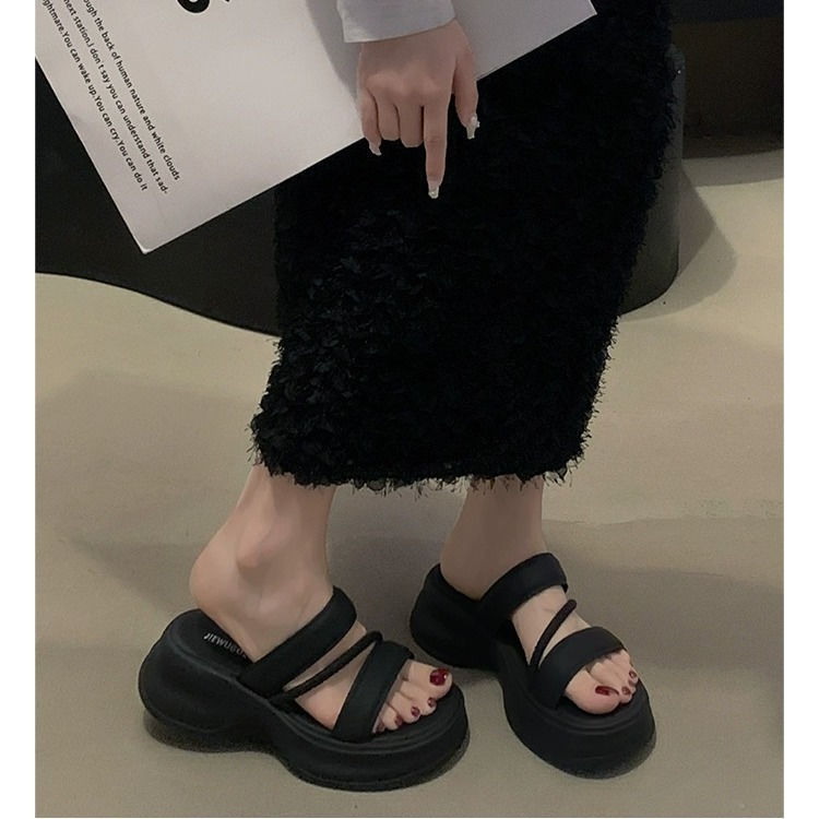 Zapatillas de soleas gruesas para mujeres 2024 verano aumento de altura muffin sandalias de mujer zapatos de moda casual de playa zapatillas frías antideslizantes