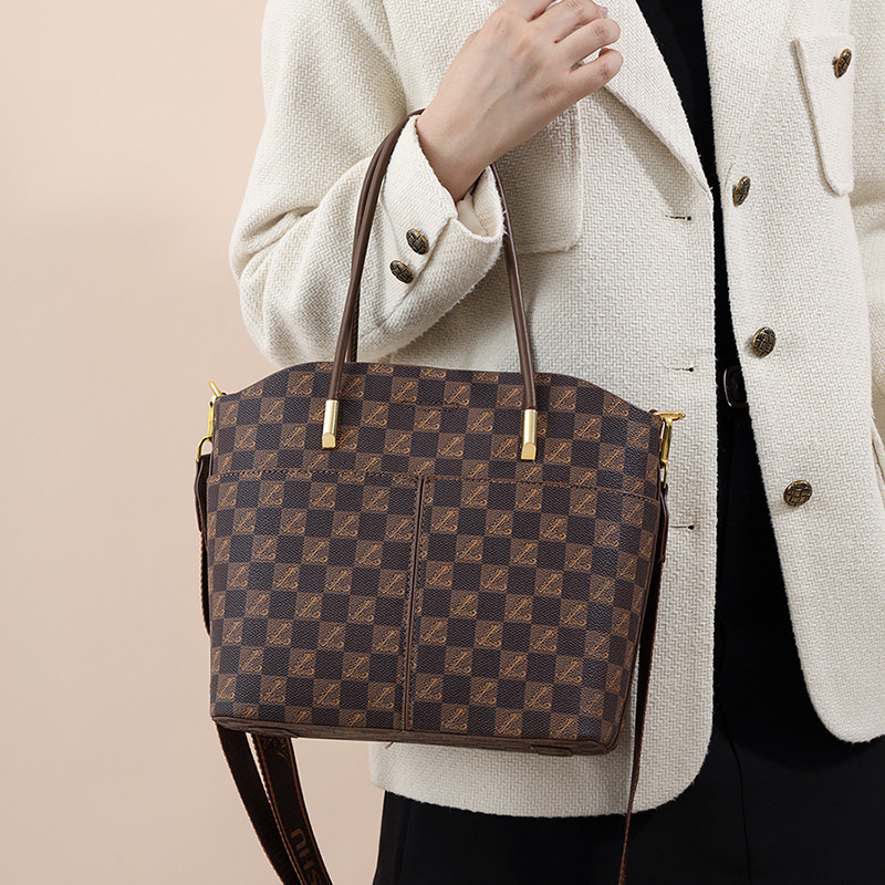 Borse transfrontaliere 2024 nuova moda borsa a tracolla versatile a spalla borsa piccola borsa a secchiello con trama di grande capacità_voghion.com
