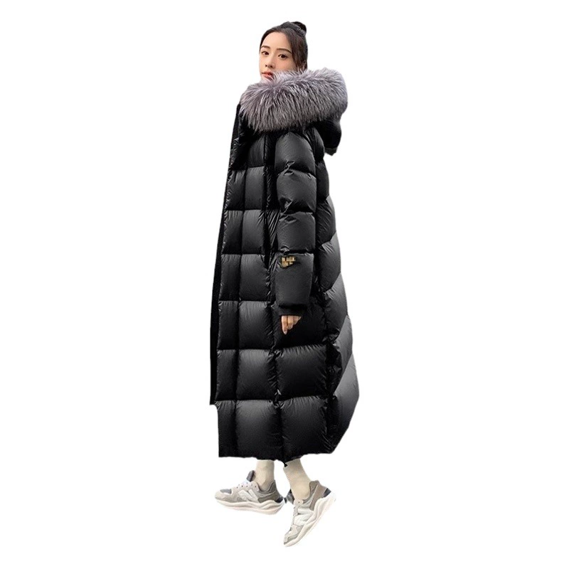 [Высокое качество] Женская пуховая куртка с большим меховым воротником из серебристого лисьего меха, черная с золотым оттенком, новая осенняя модель 2025 года, удлиненная, теплая, до колена.