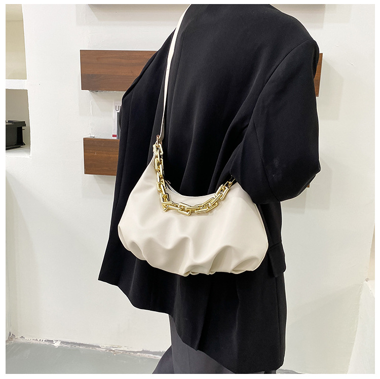 New Casual One-shoulder Underarm Wide Chain Cloud Shaped Fold Bag Wholesale Nihaojewelry display picture 14