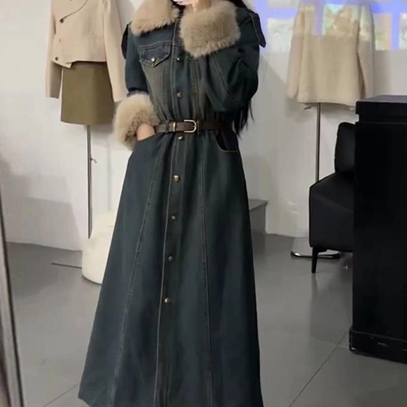 2025秋冬新款美德拉复古毛领牛仔连衣裙女气质收腰显瘦单排扣长裙