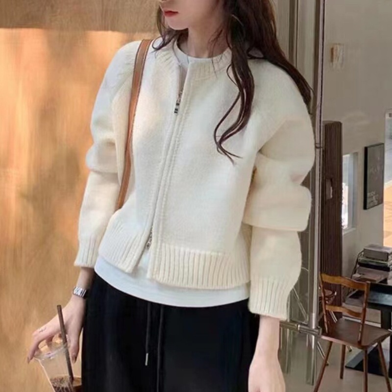 灰色のアライグマの毛の短いファスナーのセーターのコートの女性の春秋の復古の怠惰な風の外はニットのカーディガンを着ます。|undefined