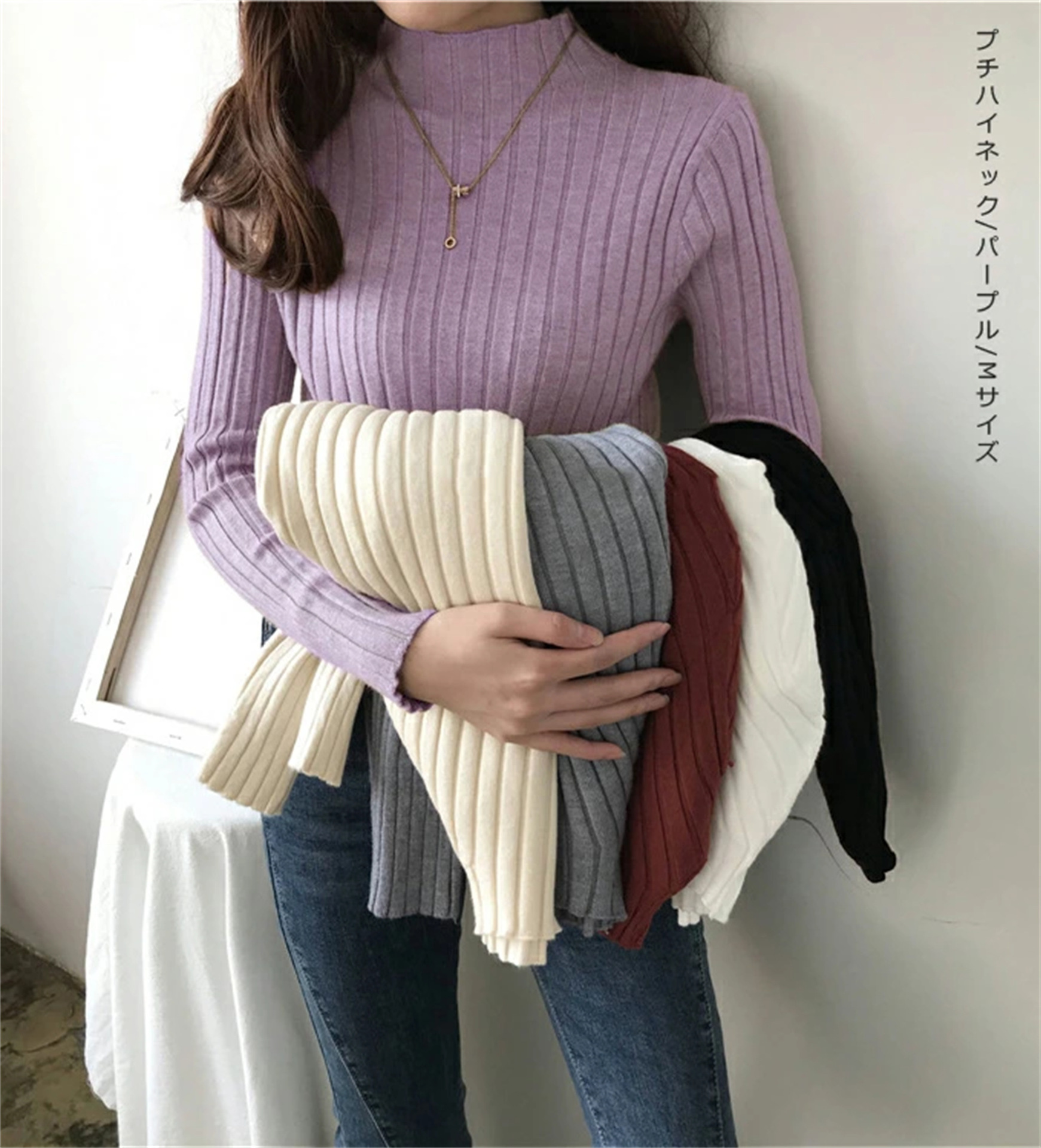 日本式のレースの半高襟のセーターの底のシャツの女性の秋冬の修身の中に白い上着を掛けます。