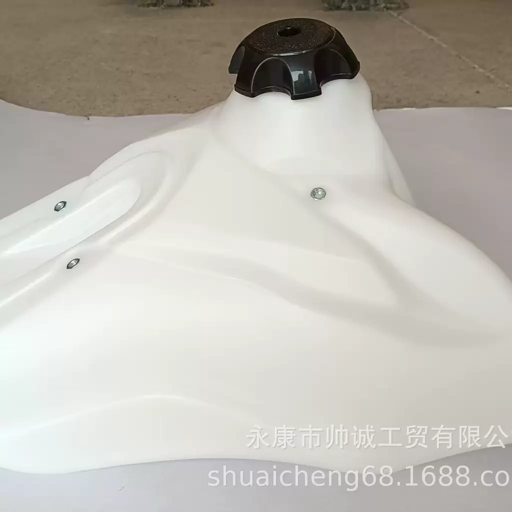 厂家直供华洋配件KAYOK1K2配套越野摩托车油箱塑料油壶现货批发