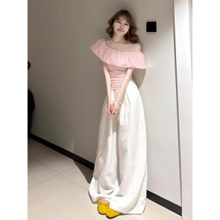 ��ɫ�ؽ^��¶��һ�ּ�С�¶����nϵŮ�ļ�����Ư���OӋ��С��