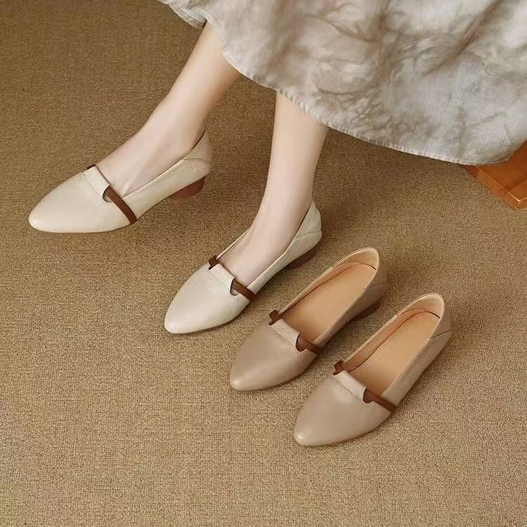 2026 zapatos de verano para mujeres nuevas cómodas tacones gruesos de cuero suave suela suave no se cansa con un pie de pedal de punta zapatos de tacón bajo
