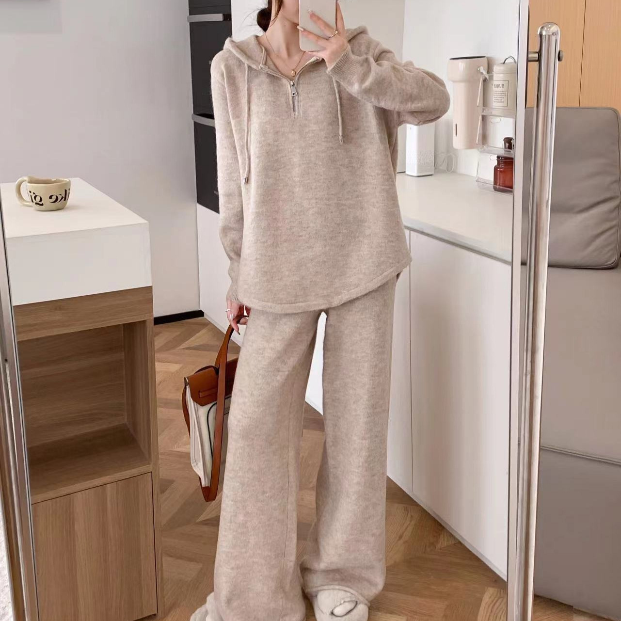 Knitted set for leisure with hood