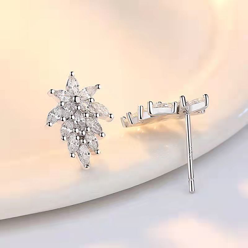 Women'S Gender Inlay Design 1 Pair Simple Style Leaf Copper Inlay Zircon Ear Studs