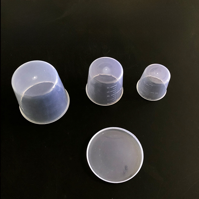 Travel measuring cup