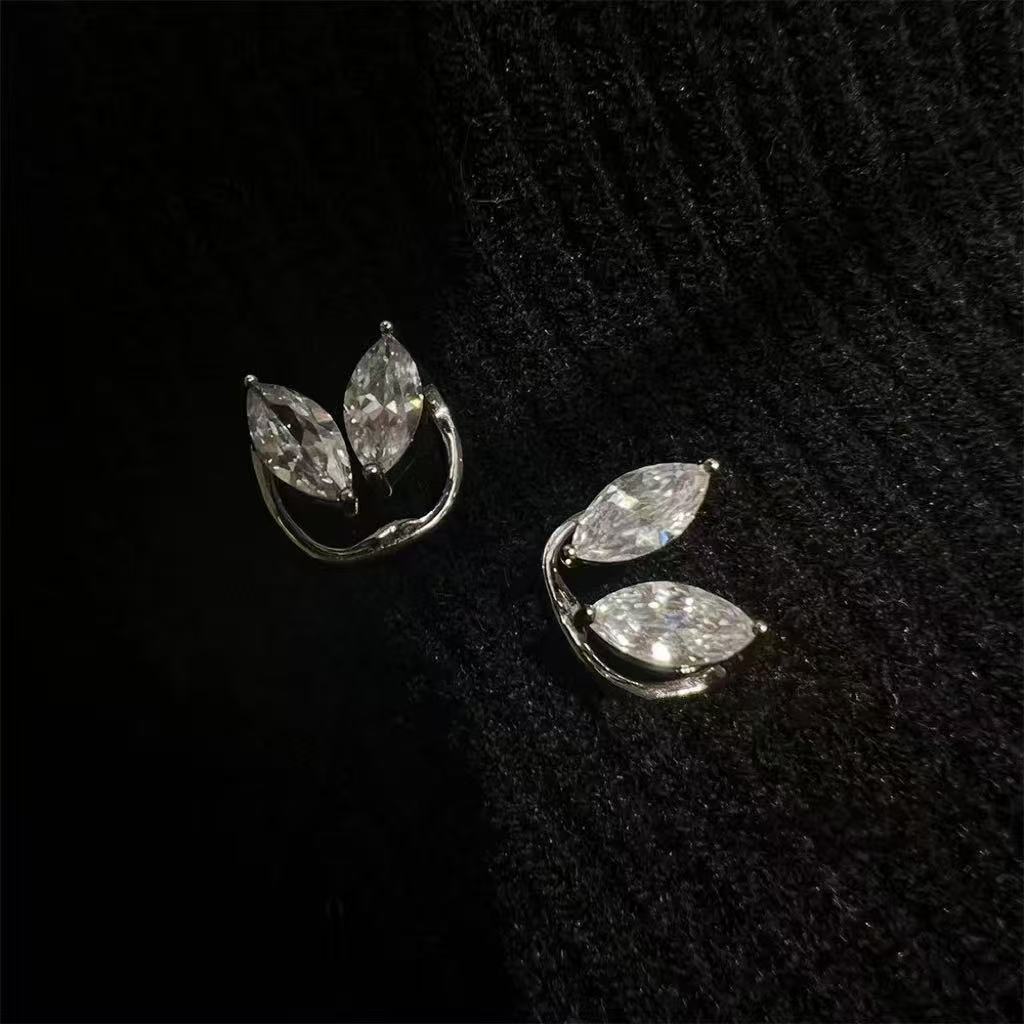Super flash simple gotas de agua zircon orejas clip de hueso para mujeres 2026 nuevo diseño hermoso perforación de perforación de perforación de orejas sin agujeros de orejas