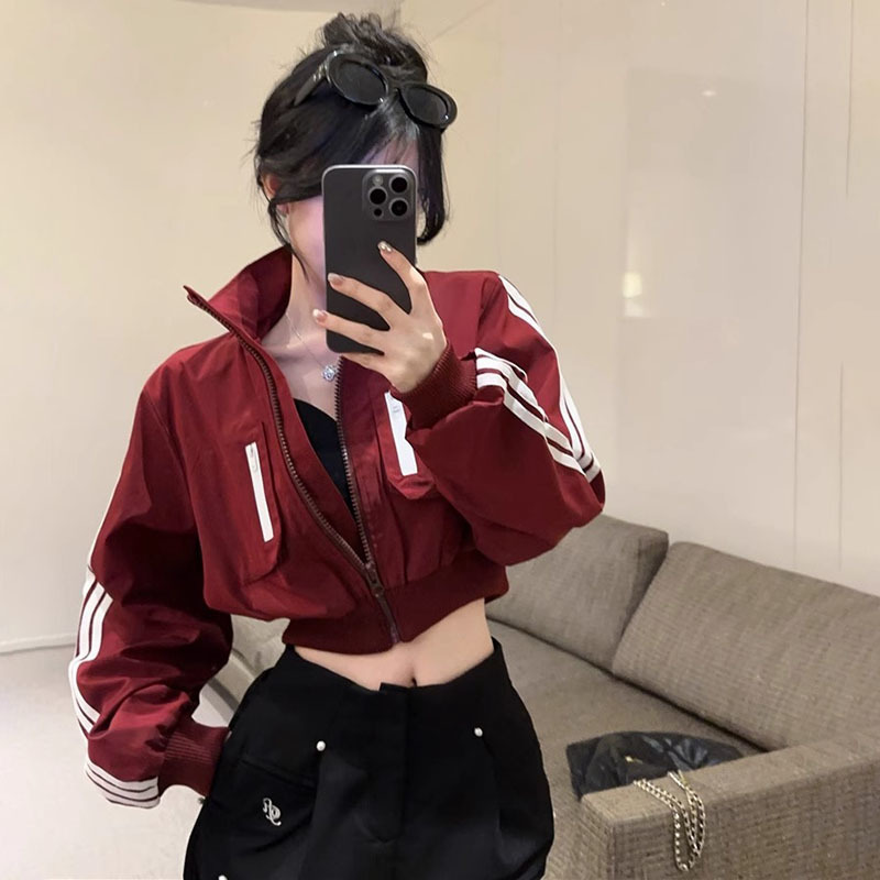 ファッショナブルなカジュアルベルベットジャケット女性のための秋と冬の 2024 新しいルーズスタイルショートオートバイ野球ユニフォームトップ