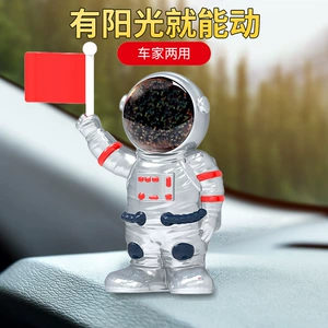 Günəş Enerjili Avtomobil Ətri Aromaterapiya Yüksək Səviyyəli Yaradıcı Astronavt Mərkəzi Konsol Bəzəkləri