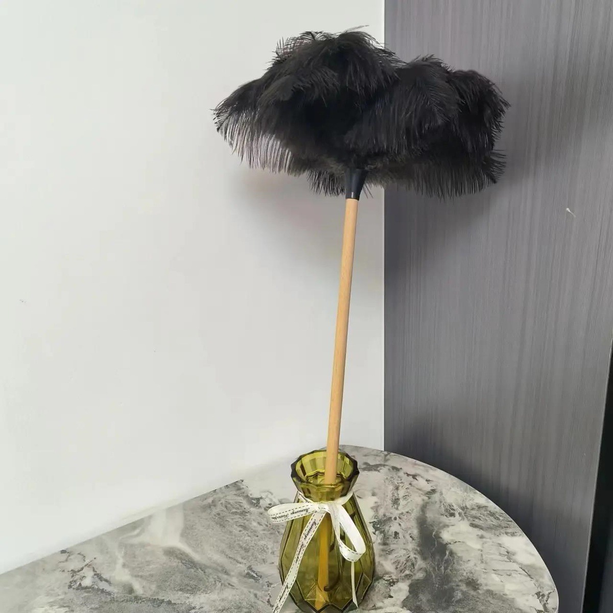 Beech wood long-handled camel feather duster [black]
