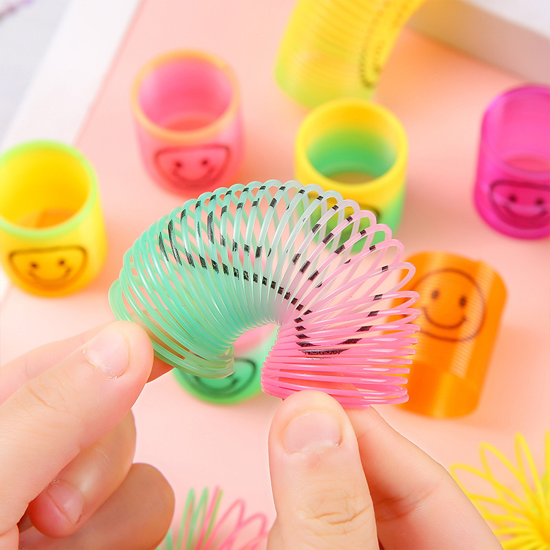 子供の多彩なスプリングサークルのミニ笑顔虹の輪の七色の輪の弾力の輪の露店の賞品の幼稚園の贈り物は遊びます。|undefined