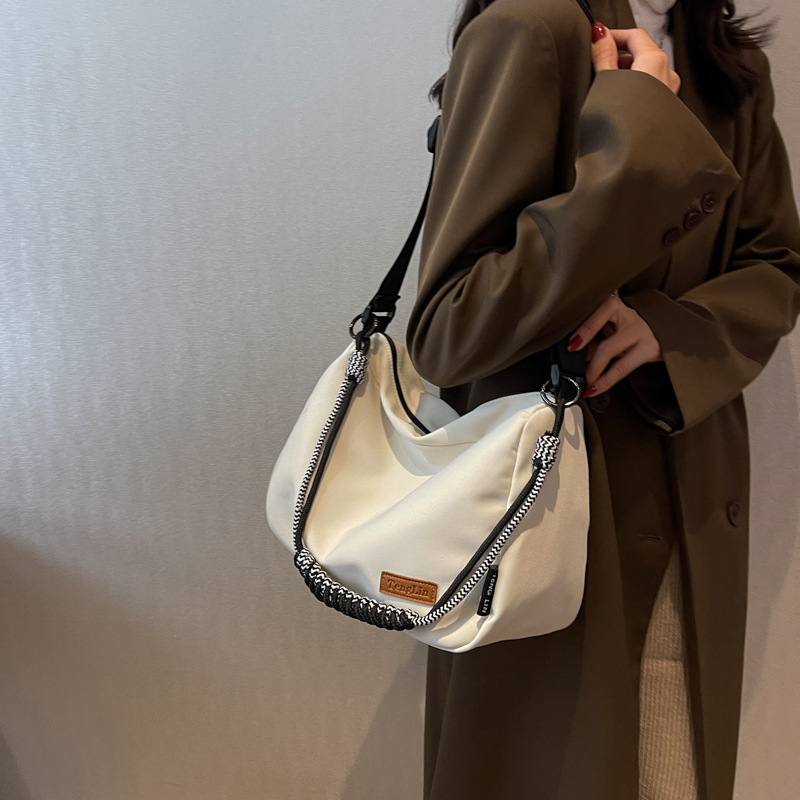 Large-capacity crossbody canvas bag for women 2023 new style, versatile and casual single-shoulder pillow bag for commuting to school on Instagram undefined