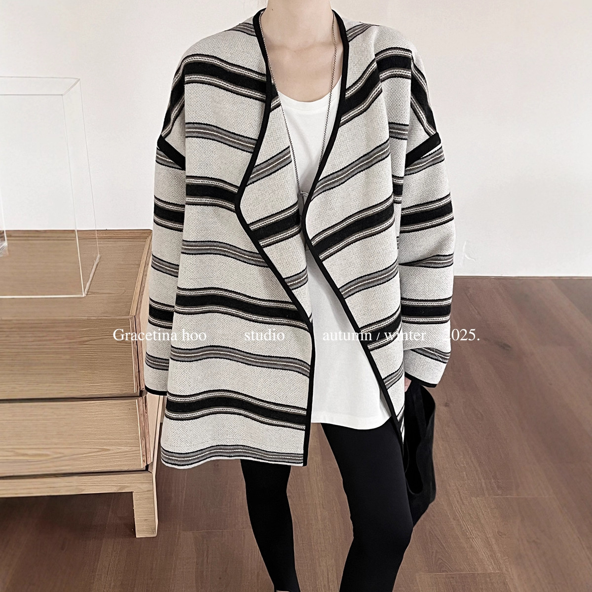 初打十三行秋冬新款法式40羊毛大衣廓形斗篷廓形条纹外套女WTA664