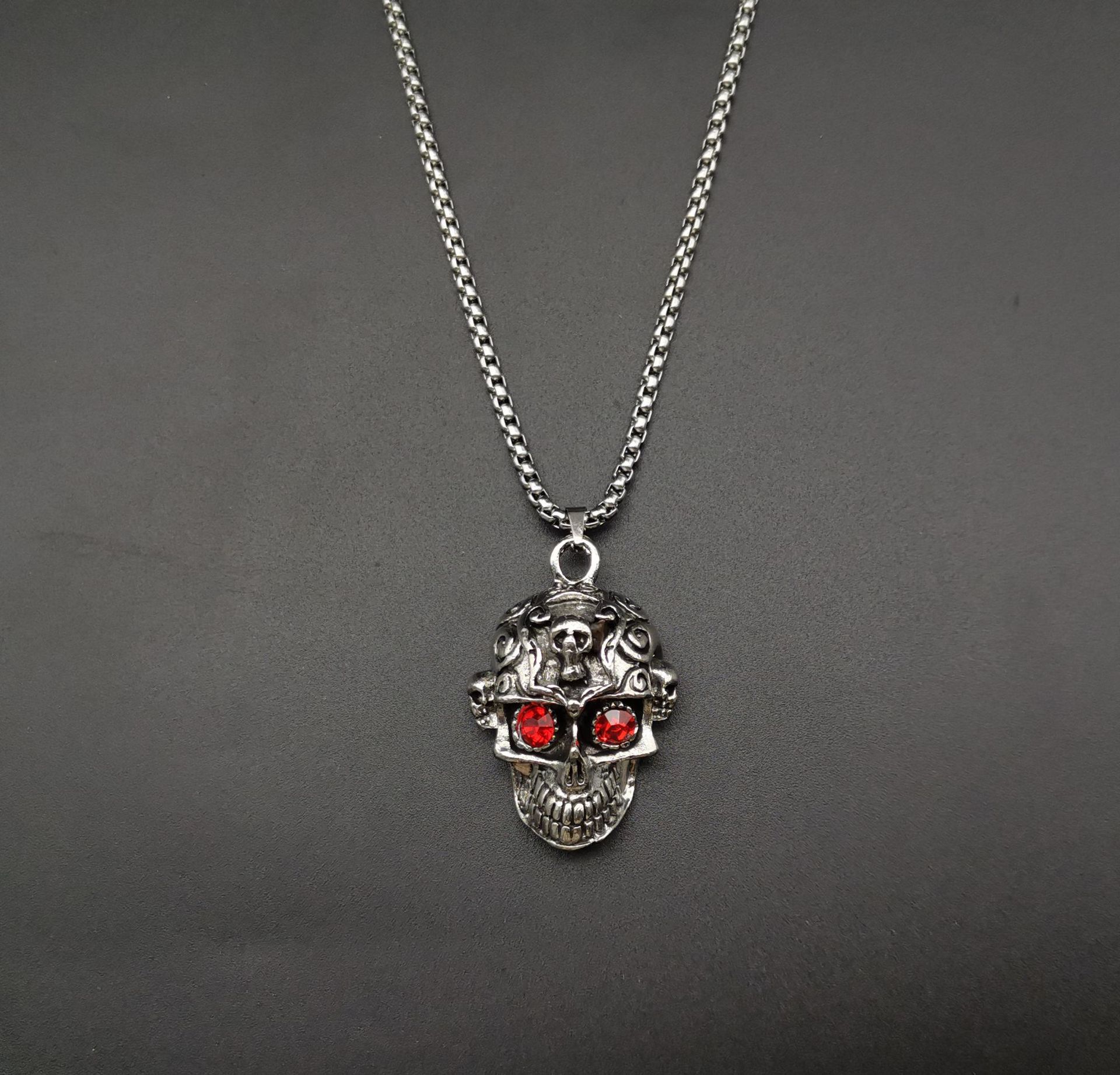 Collana con teschio del diavolo Joker Collana lunga con ciondolo punk hip-hop Accessori personalizzati da uomo Maglione_voghion.com