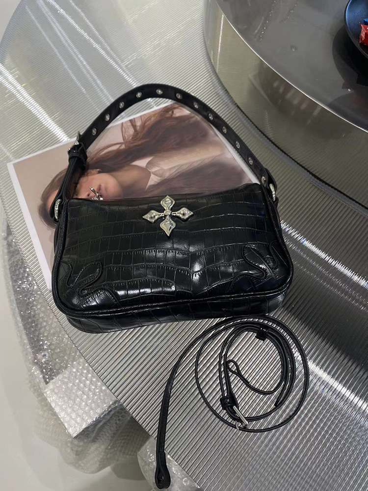 Internet celebrity's hot girl versatile crocodile pattern handbag shoulder armpit bag 2024 spring and summer new_voghion.com