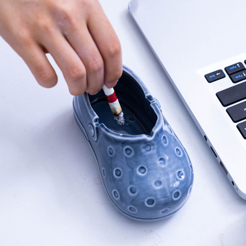 Creative cartoon ashtray, personalized fashionable ceramic shoe ashtray, boyfriend gift, living room KTV home office ashtray