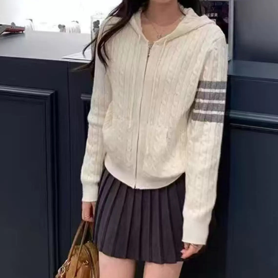 毛衣女外套秋季新款休闲宽松连帽拉链学院风四杠麻花长袖针织开衫