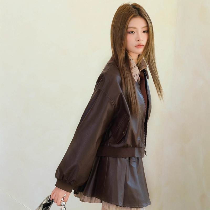 Autumn and Winter Design Shirt Spliced ​​Leather Jacket Jacket to Cover the Flesh and Slimming Look Pleated Skirt Two-Piece Suit