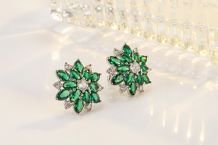 Fashion Flower Copper Inlay Zircon Ear Studs 1 Pair