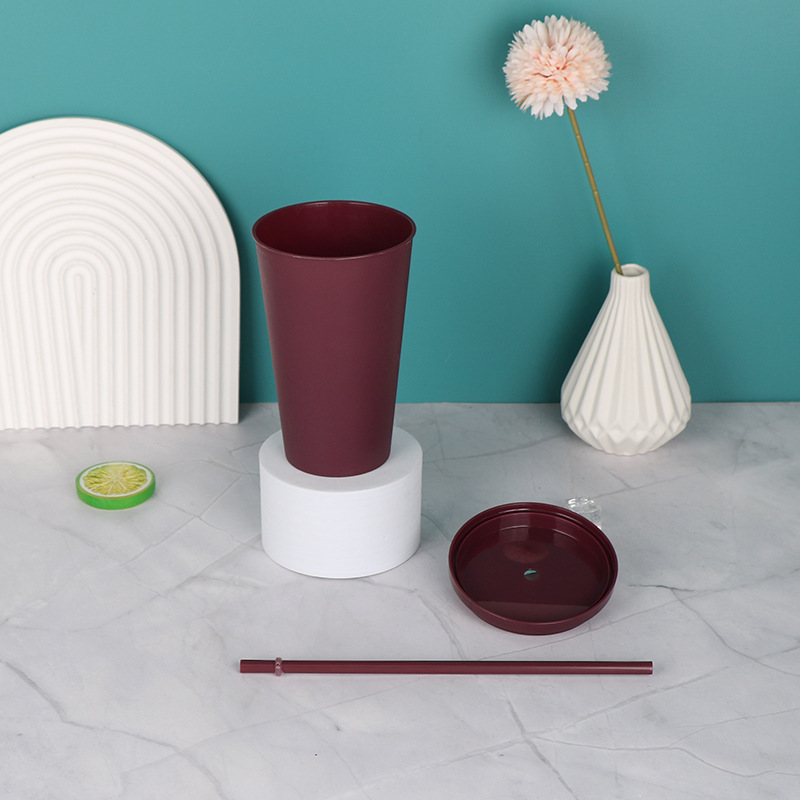 Caramelo transfronterizo red de color rojo ventas calientes sin borde taza de paja de plástico americano con tapa taza de paja taza de agua mayorista