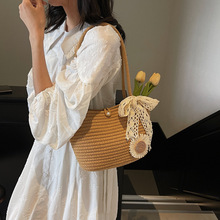 �W�tС�����а���Ůʿ���ֵ����������ˮͰ����߅�ȼٕr��ɳ����