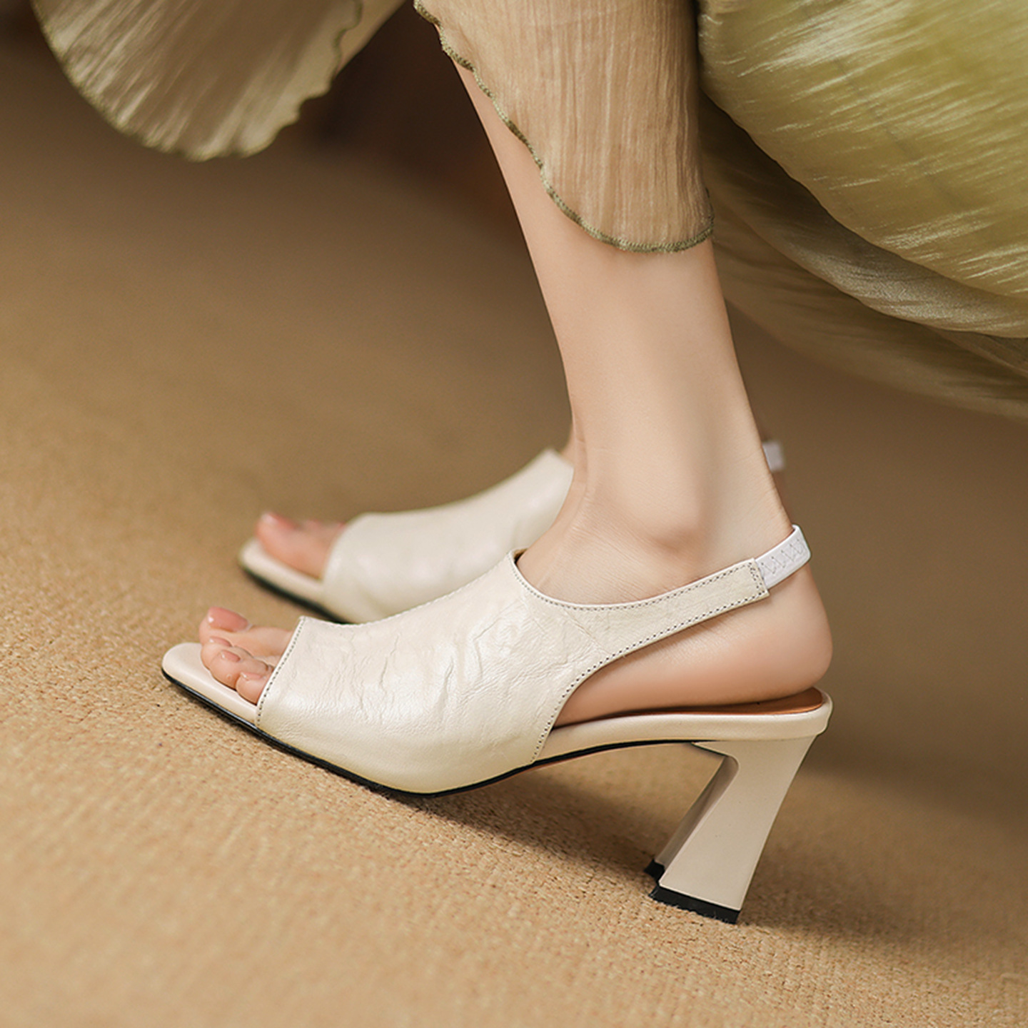 Sandal cao gót nữ hở mũi quai ngang gót vuông 7 cm mũi vuông phong cách Hàn — Đen và cao 7 cm