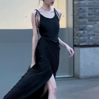 2026夏季新款女装背心裙法式黑色连衣裙海边度假设计感高腰吊带裙