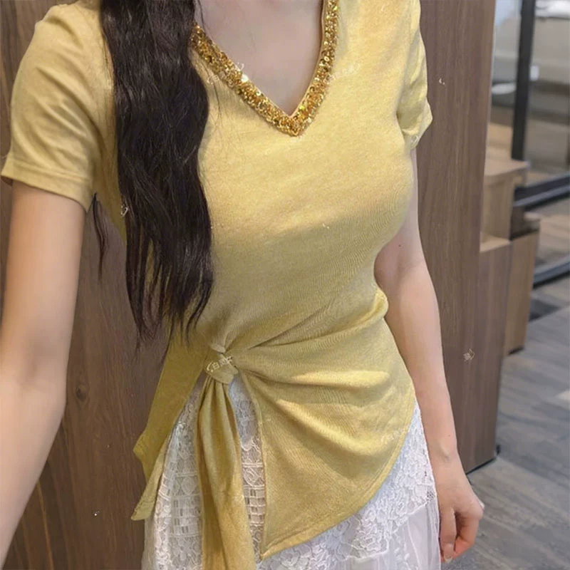 Желтая тяжелая промышленная футболка с коротким рукавом с бриллиантом v-образным вырезом