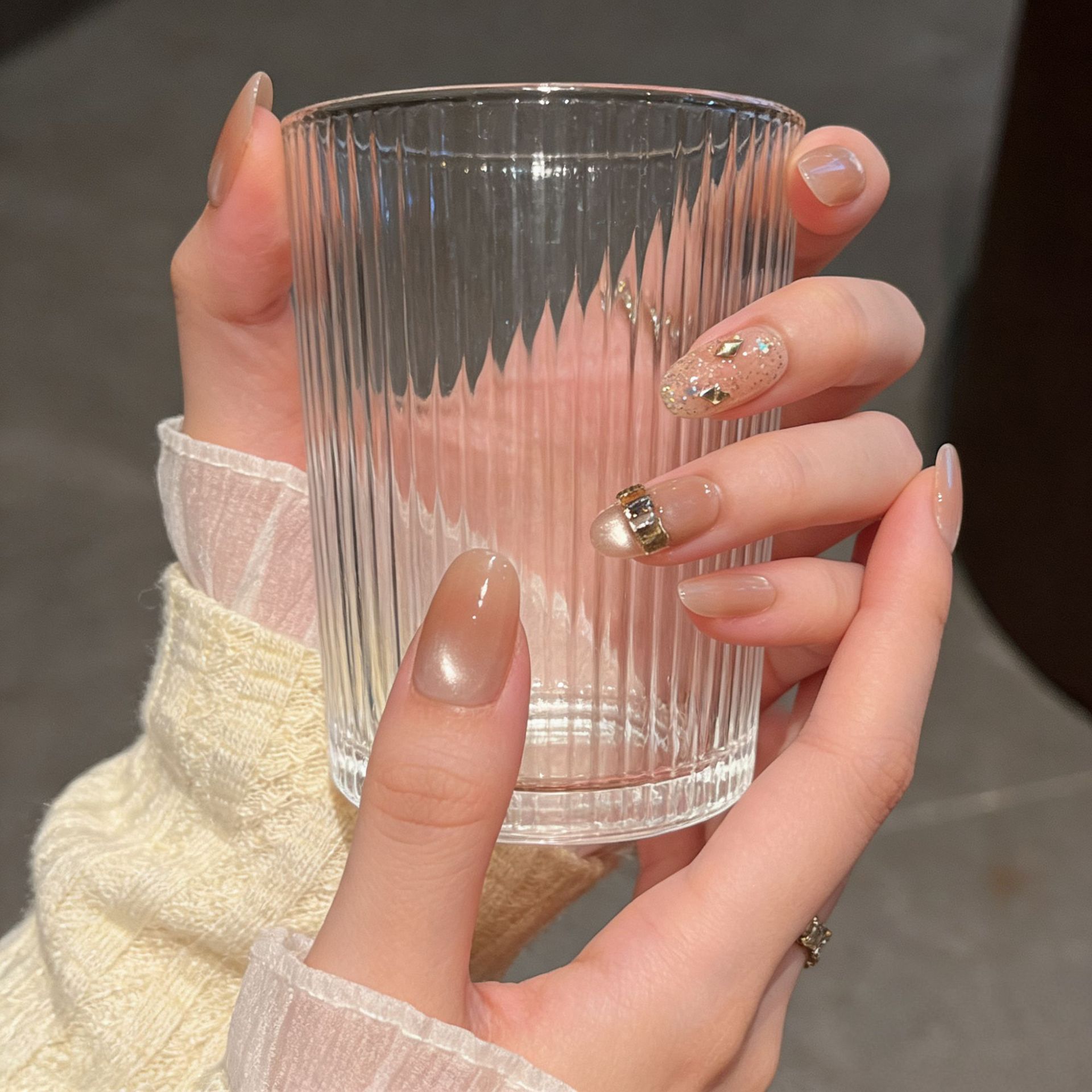 Manual puro desgaste de uñas elíptico corto parche de uñas simple de alto nivel al por mayor productos terminados de uñas falsas