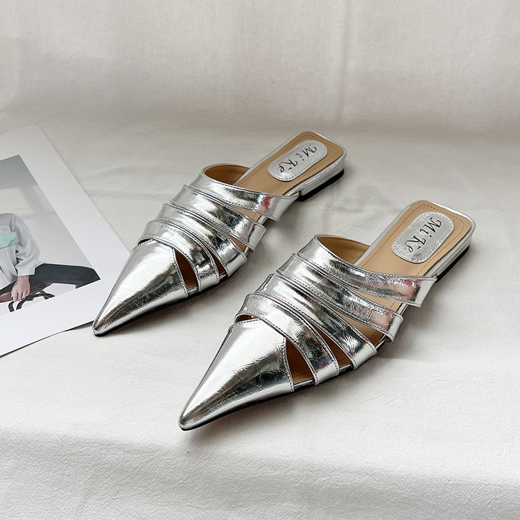 Net rouge même style or bout pointu creux demi pantoufles femmes 2023 été style européen et américain Baotou rétro chaussures plates à talons bas_voghion.com