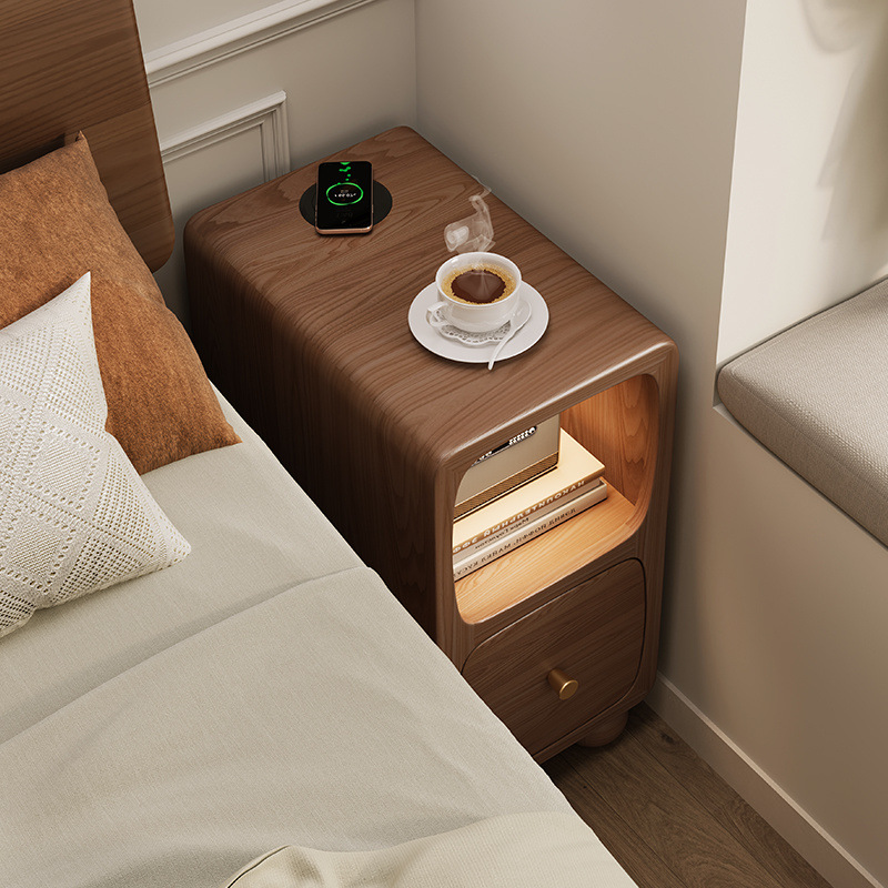 Moderno y simple todo el lado de la esquina de madera sólida varios gabinetes estrechos de la pequeña meseta de cabecera del dormitorio con lámpara gabinete de almacenamiento 25CM