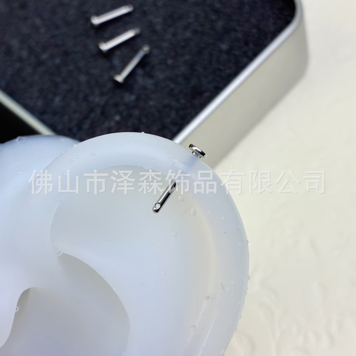 Pointed titanium steel lip stud product view